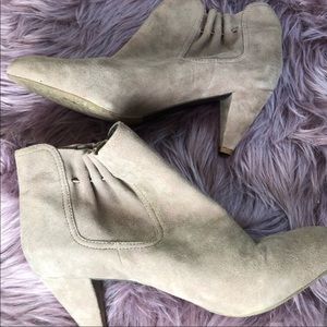 Banana republic, Genuine suede leather beige boot